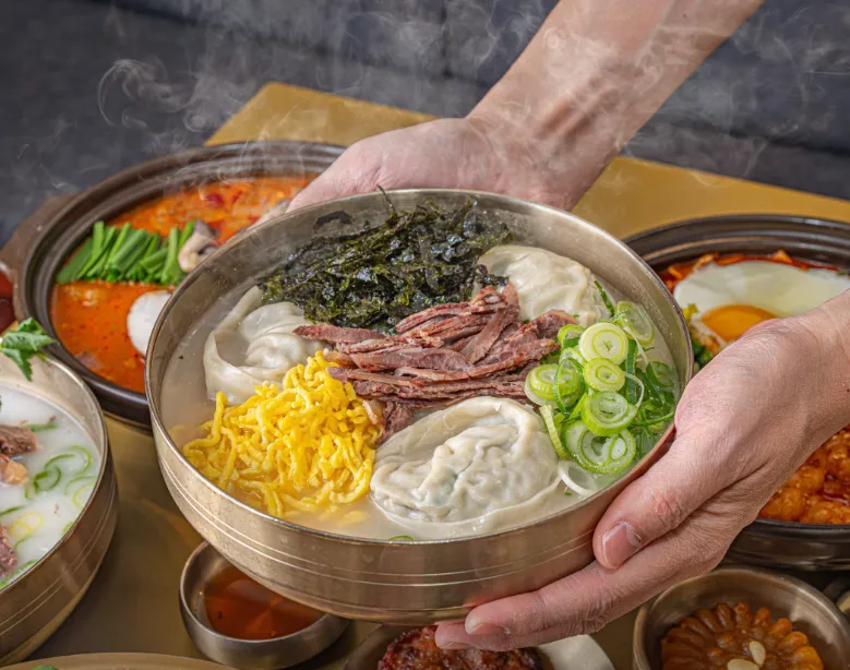 생방송투데이 강서 한우수육 칼국수 최상급 한우로 차린 보양 밥상의 정체